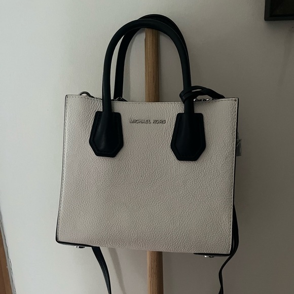 Michael Kors Mercer Messenger Bag - Blue & White. Comes with dust bag. - Picture 5 of 5